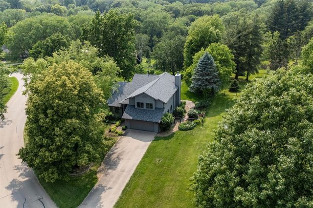 13 South View Drive NE, Iowa City, IA 52240
