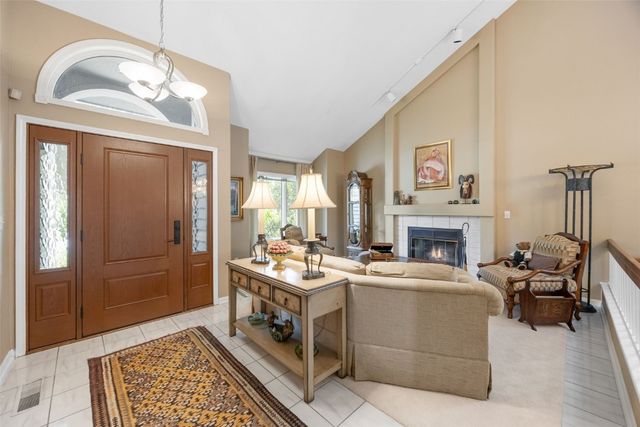 13 South View Drive NE, Iowa City, IA 52240