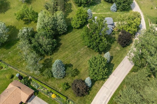 13 South View Drive NE, Iowa City, IA 52240