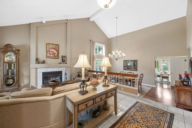 13 South View Drive NE, Iowa City, IA 52240