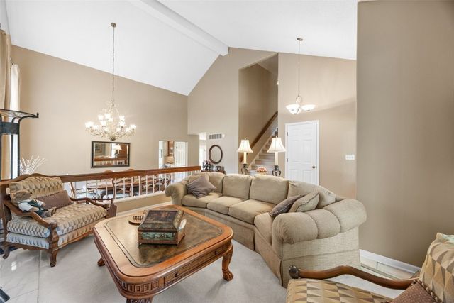 13 South View Drive NE, Iowa City, IA 52240