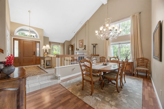 13 South View Drive NE, Iowa City, IA 52240