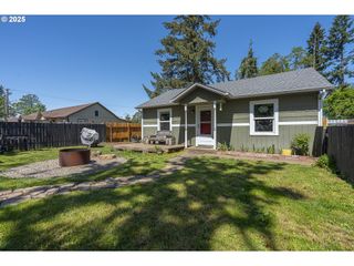 1646 E GIBBS Ave, Cottage Grove, OR 97424