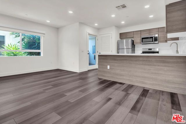 3667 Mentone Avenue 4, Los Angeles, CA 90034