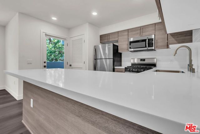 3667 Mentone Avenue 4, Los Angeles, CA 90034