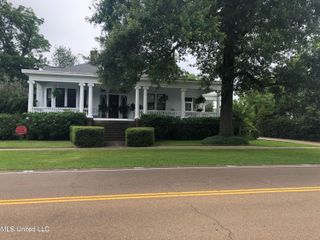 208 W Georgetown St, Crystal Springs, MS 39059