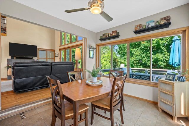 5220 S Skyline DRIVE, New Berlin, WI 53151