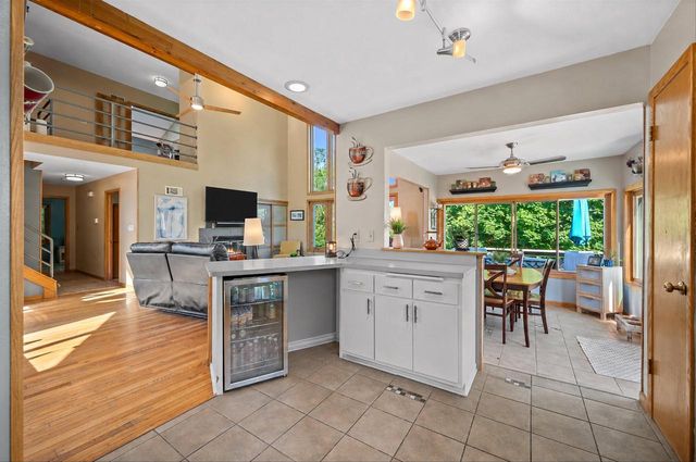5220 S Skyline DRIVE, New Berlin, WI 53151