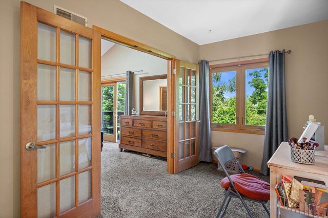 5220 S Skyline DRIVE, New Berlin, WI 53151
