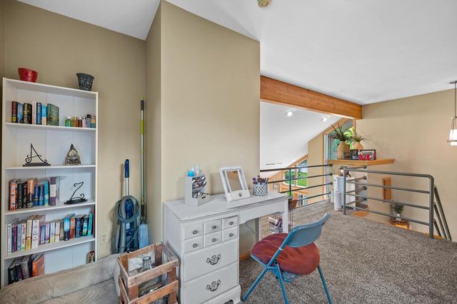 5220 S Skyline DRIVE, New Berlin, WI 53151