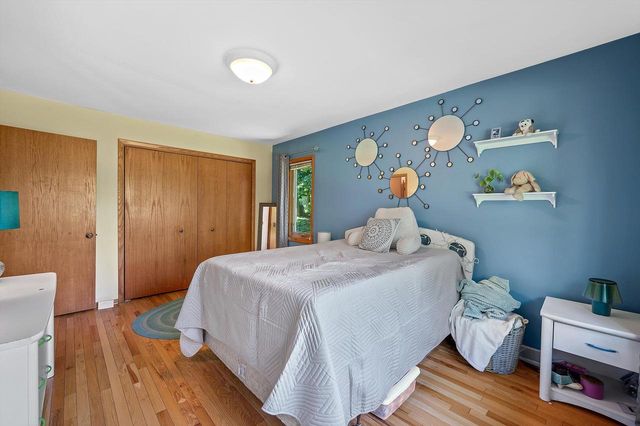 5220 S Skyline DRIVE, New Berlin, WI 53151