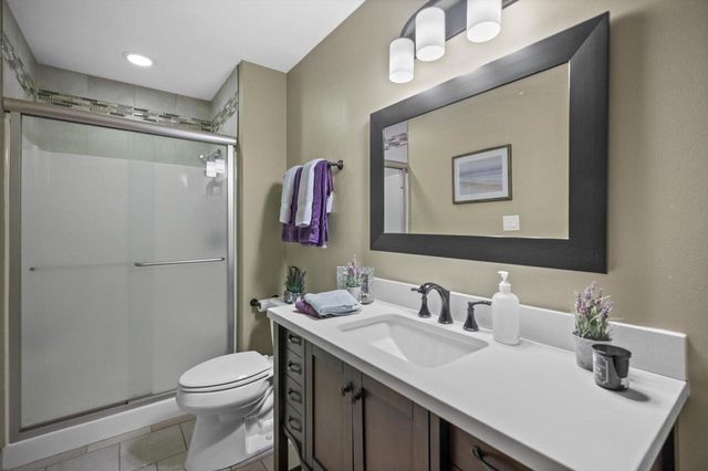 5220 S Skyline DRIVE, New Berlin, WI 53151