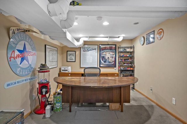 5220 S Skyline DRIVE, New Berlin, WI 53151
