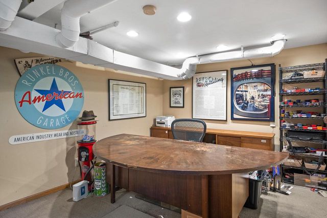 5220 S Skyline DRIVE, New Berlin, WI 53151