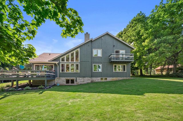 5220 S Skyline DRIVE, New Berlin, WI 53151