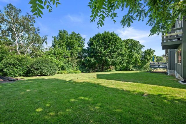 5220 S Skyline DRIVE, New Berlin, WI 53151