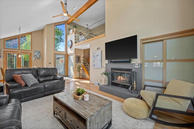5220 S Skyline DRIVE, New Berlin, WI 53151