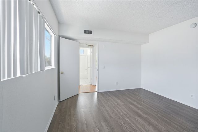 12203 Magnolia 204, Valley Village, CA 91607
