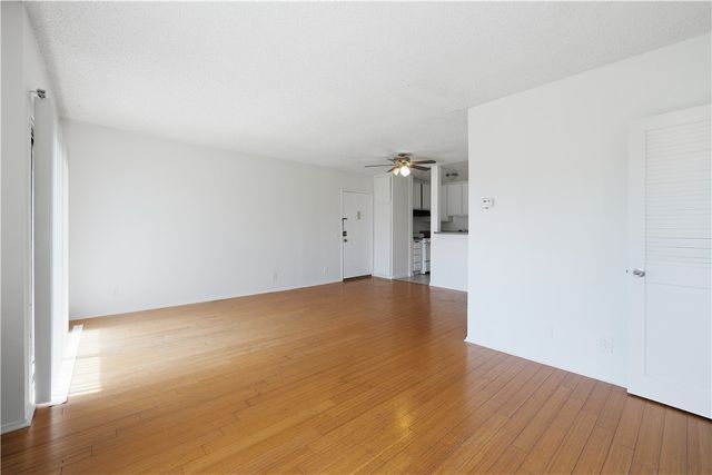 12203 Magnolia 204, Valley Village, CA 91607