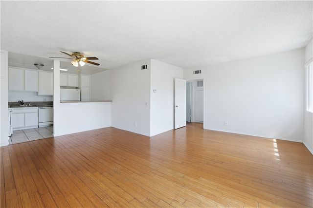 12203 Magnolia 204, Valley Village, CA 91607