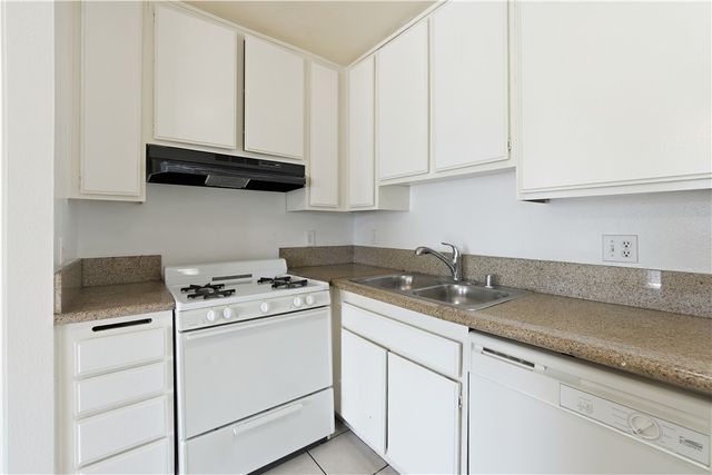 12203 Magnolia 204, Valley Village, CA 91607