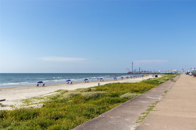 2102 Post Office Street Corner 8, Galveston, TX 77550