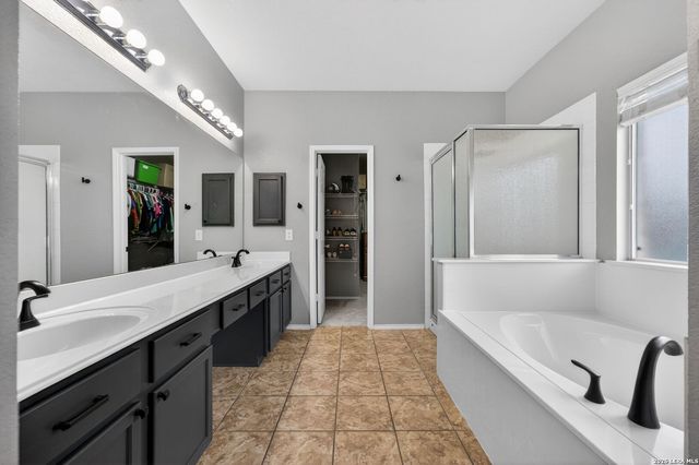 3640 Woodlawn Farms, Schertz, TX 78154