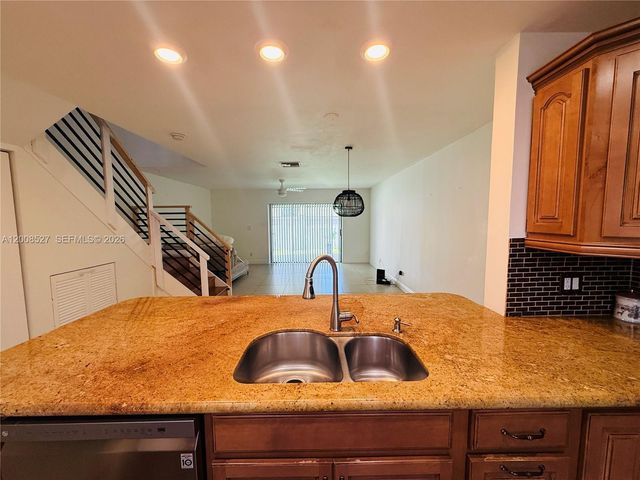 117 NW 106th Ave 117, Pembroke Pines, FL 33026