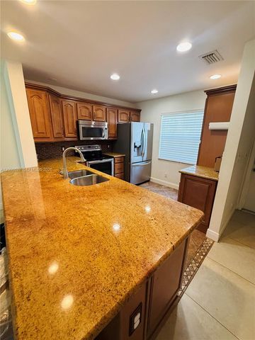 117 NW 106th Ave 117, Pembroke Pines, FL 33026