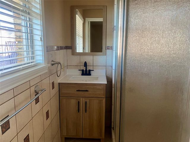7868 Broadview Drive, Houston, TX 77061