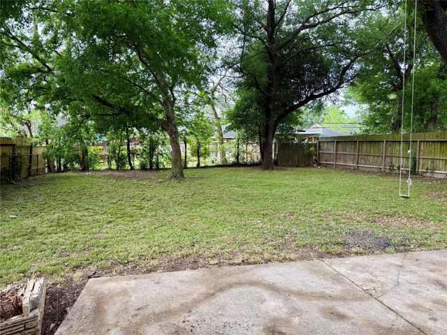 7868 Broadview Drive, Houston, TX 77061