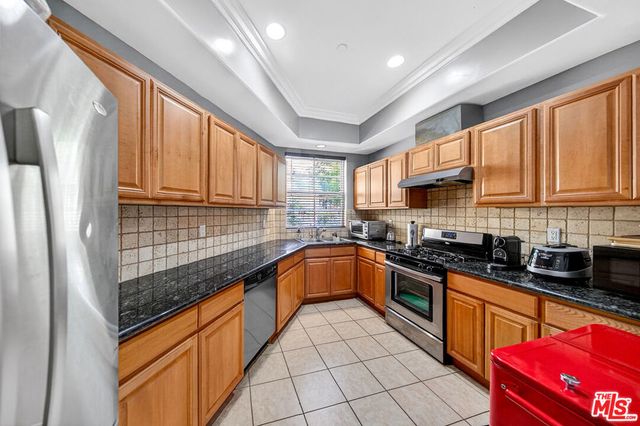 2743 Montrose Avenue 110, La Crescenta, CA 91020