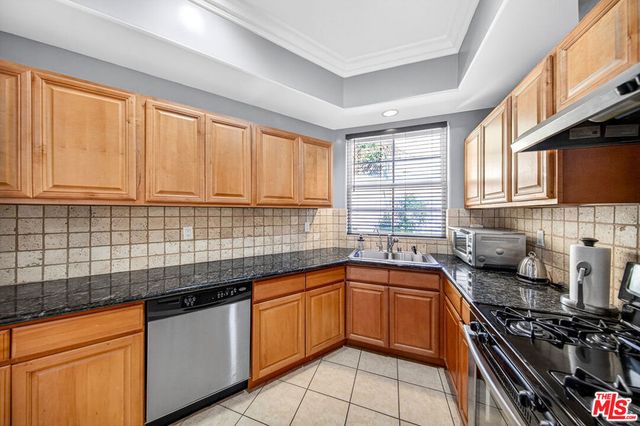 2743 Montrose Avenue 110, La Crescenta, CA 91020