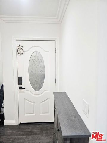 2743 Montrose Avenue 110, La Crescenta, CA 91020