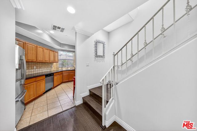 2743 Montrose Avenue 110, La Crescenta, CA 91020