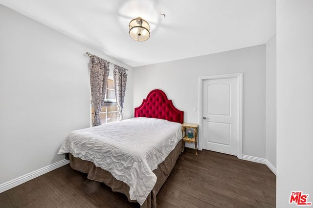 2743 Montrose Avenue 110, La Crescenta, CA 91020