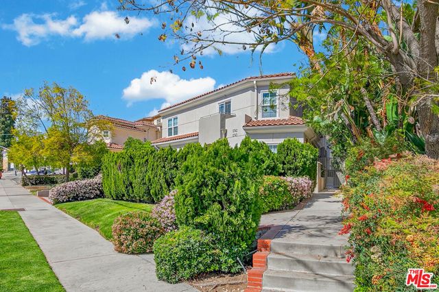 2743 Montrose Avenue 110, La Crescenta, CA 91020