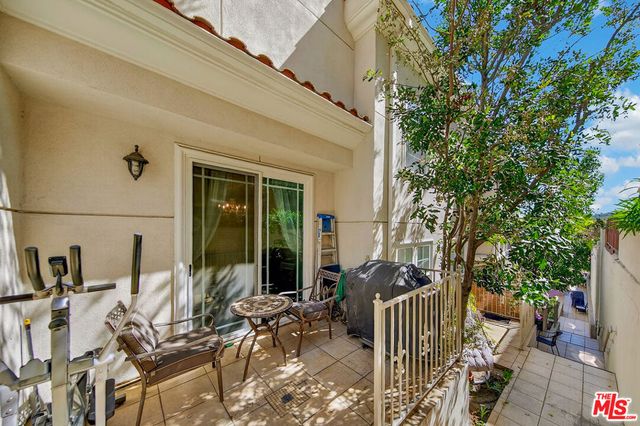 2743 Montrose Avenue 110, La Crescenta, CA 91020