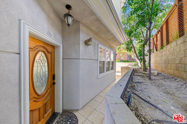 2743 Montrose Avenue 110, La Crescenta, CA 91020