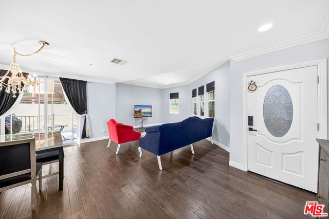 2743 Montrose Avenue 110, La Crescenta, CA 91020