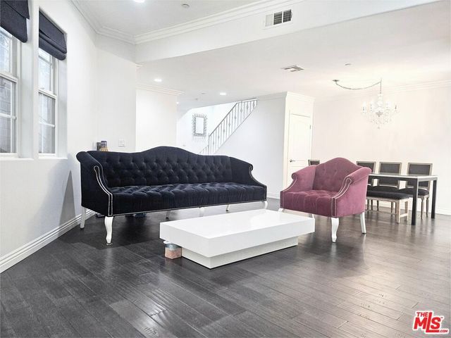 2743 Montrose Avenue 110, La Crescenta, CA 91020