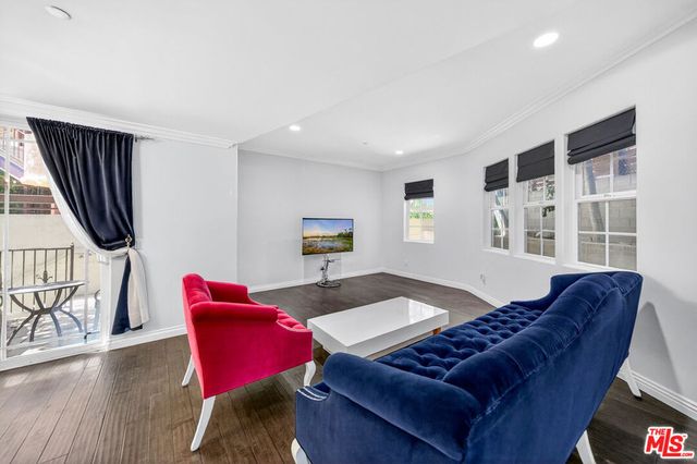 2743 Montrose Avenue 110, La Crescenta, CA 91020