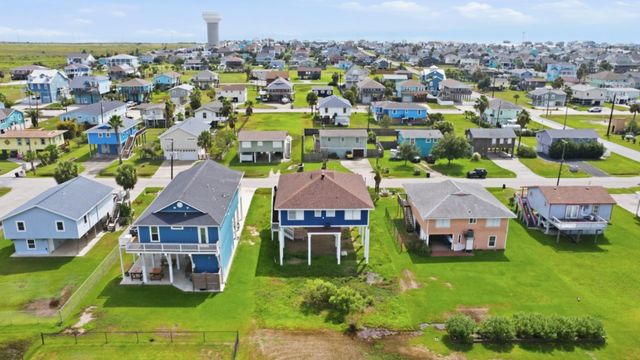 16510 Jamaica Inn Road, Jamaica Beach, TX 77554