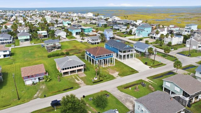 16510 Jamaica Inn Road, Jamaica Beach, TX 77554