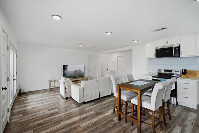 16510 Jamaica Inn Road, Jamaica Beach, TX 77554