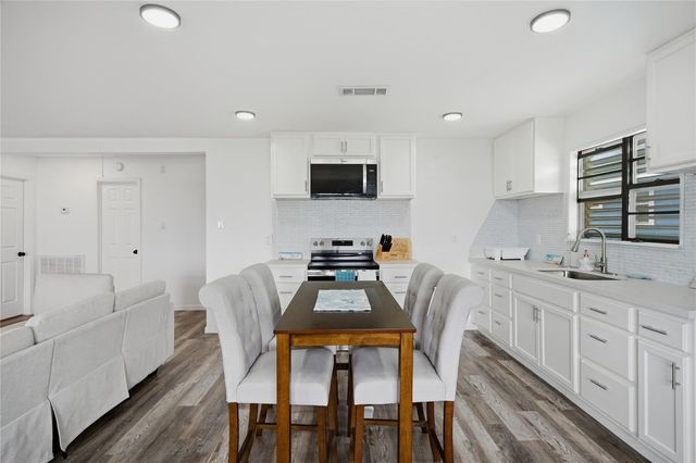 16510 Jamaica Inn Road, Jamaica Beach, TX 77554