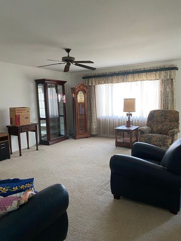 6013 Ridgeway Drive, Woodridge, IL 60517