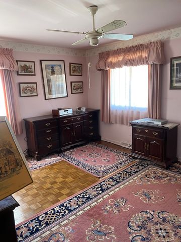 6013 Ridgeway Drive, Woodridge, IL 60517