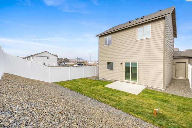 7487 Grapevine Ct, West Richland, WA 99353