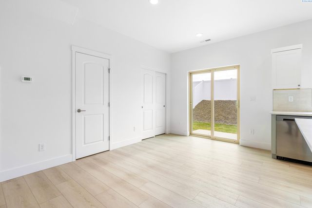 7487 Grapevine Ct, West Richland, WA 99353